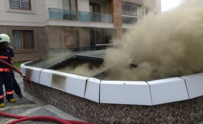 İstanbul Silivri’de bir sitenin sauna ve havuz kısmında çıkan yangın,