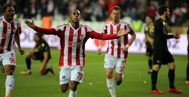 Ligin 22. haftasında Osmanlıspor'u 3-2 mağlup eden Demir Grup Sivasspor,