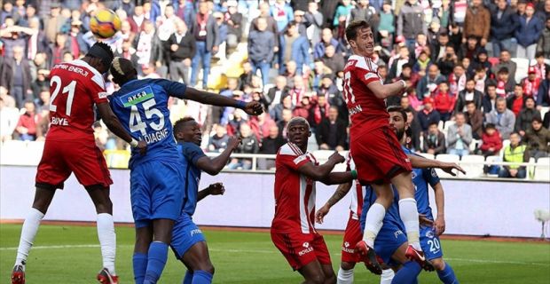 Spor Toto Süper Lig'in 25. haftasında sahasında Kasımpaşa ile 2-2