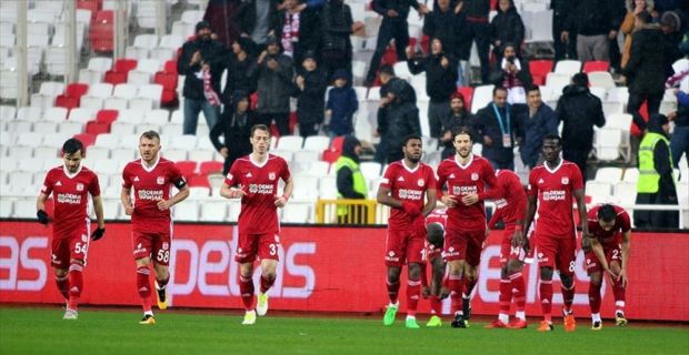 Süper Lig ekiplerinden Demir Grup Sivasspor, önceki sezonlarda 300-400 bin