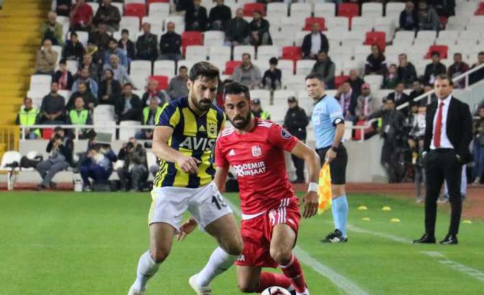 Spor Toto Süper Lig’in 9. haftasında Demir Grup Sivasspor, Fenerbahçe’yi