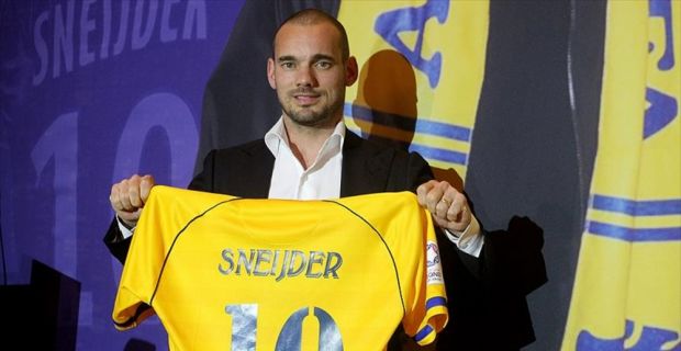 Katar'ın El-Gharafa takımı, 1,5 yıllığına kadrosuna kattığı Hollandalı futbolcu Sneijder'i