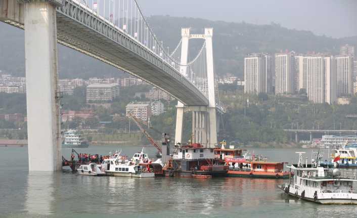 Çin’in Çongçing şehrinde bir otobüste şoför ve yolcu arasında çıkan