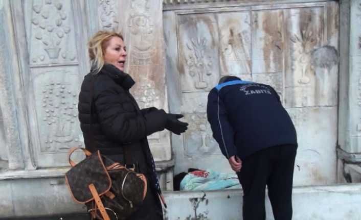 İstanbul Büyükşehir Belediyesi Zabıta ekipleri, vatandaşların ihbarları üzerine dışarıda kalan