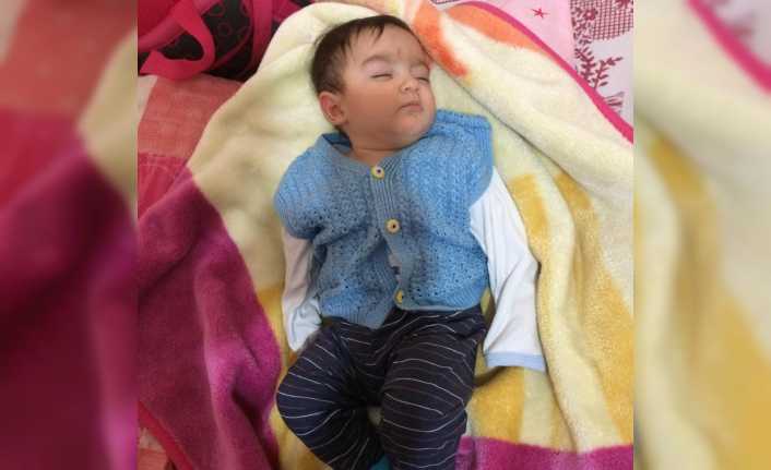 Adana’da 8 aylık bir erkek bebek sokağa terk edildi. 