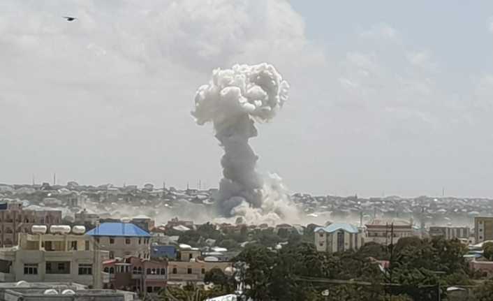 Somali’nin başkenti Mogadişu’da bomba yüklü araçla saldırı düzenlendi. Olayda 5