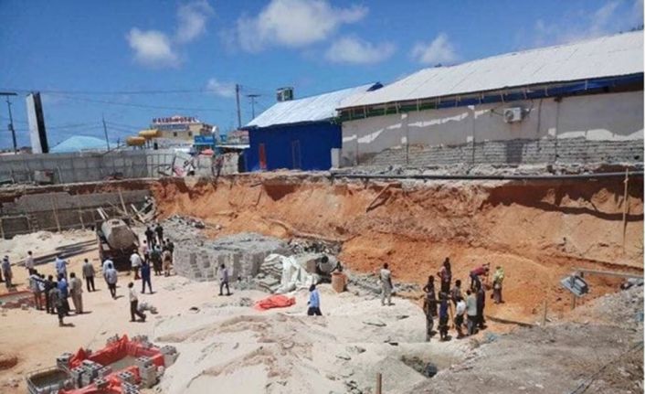 Somali’nin başkenti Mogadişu’da inşaat halindeki binanın çökmesi sonucu 3 kişi