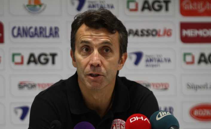 Antalyaspor Teknik Direktörü Bülent Korkmaz, son dakikada gelen gole üzüldüklerini