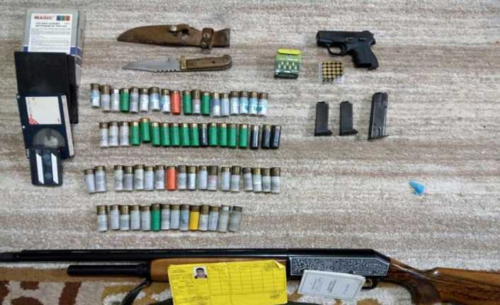 İzmir’de, sosyal medyada terör örgütü PKK/KCK propagandası yaptıkları iddia edilen