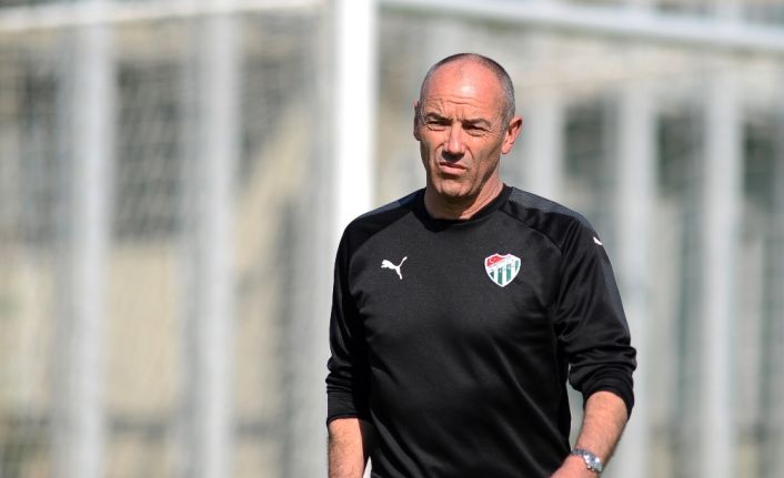 Bursaspor Teknik Direktörü Paul Le Guen, performansıyla eleştiri oklarının hedefinde