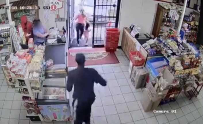 ABD’nin Houston şehrinde silahlı 3 kişi bir marketi soydu. Soygunsa