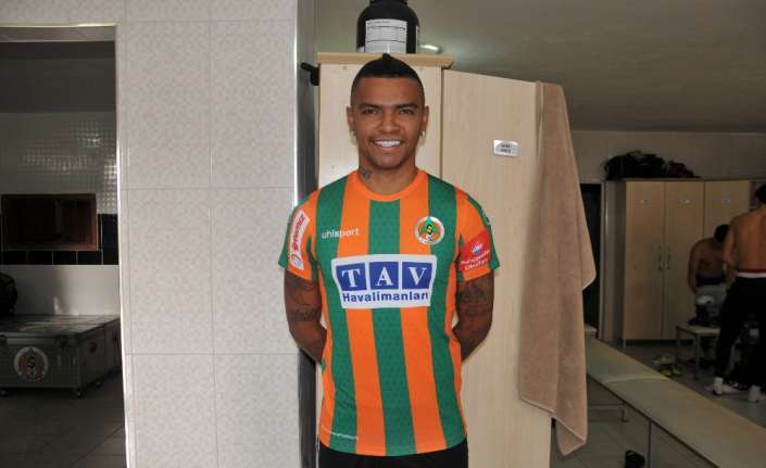 Aytemiz Alanyaspor, geçen sezon devre arasında 1.5 yıllık sözleşmeyle renklerine