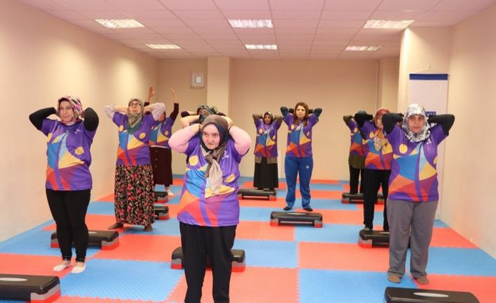 Kocaeli’de yaşayan 59 yaşındaki Kıyafet Ülker, “Evden Okula Haydi Anneler