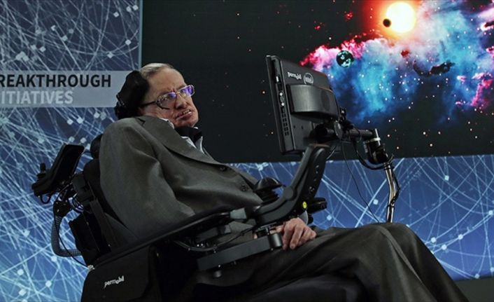 Dünyaca ünlü İngiliz fizikçi Stephen Hawking 76 yaşında hayatını kaybetti.