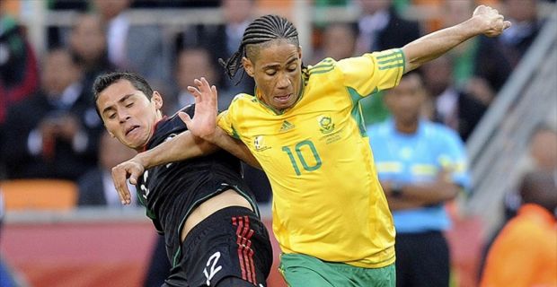 Güney Afrika futbolunun en önemli oyuncuları arasında gösterilen Steven Pienaar,