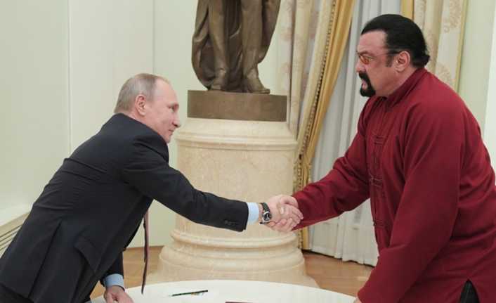 Rus vatandaşlığına geçen Amerikalı ünlü aktör Steven Seagal, Rusya’da yapacağı