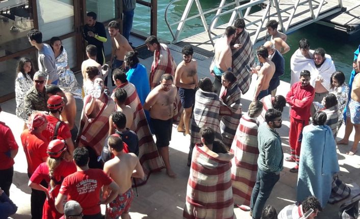 Muğla’nın Fethiye ilçesi Hamam Koyu mevkiinde 71 öğrenci ve 7