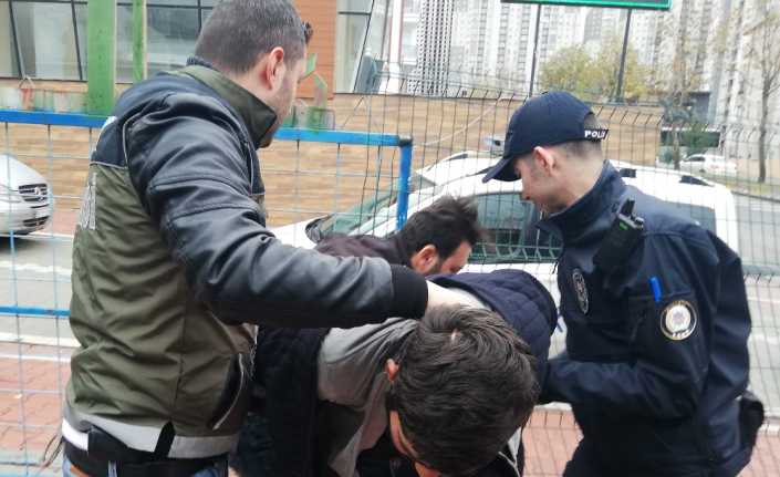 İstanbul Esenyurt’ta güpegündüz kapalı nalbur dükkanına hırsızlık için girdiği ileri