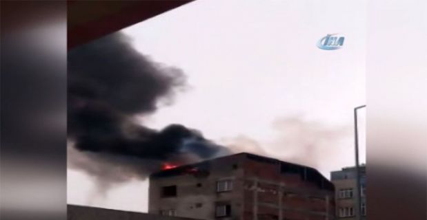İstanbul Sultangazi’de birer saat arayla çıkan iki farklı adresteki yangın,