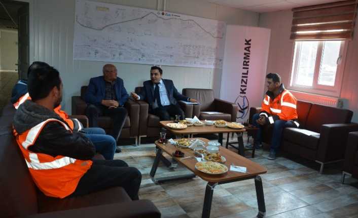 Refahiye Kaymakamı Eyüp Kaykaç, yapımı devam etmekte olan Sünebeli Tüneli