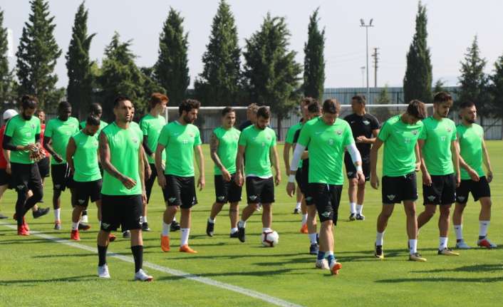 Yeni sezon hazırlıklarını yurt içi ve yurt dışı kamplarıyla devam