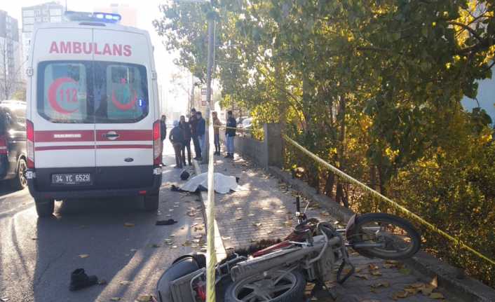 İstanbul Esenyurt’ta Suriyeli motosiklet sürücüsüne otomobil çarptı. Kazaya karışan araç