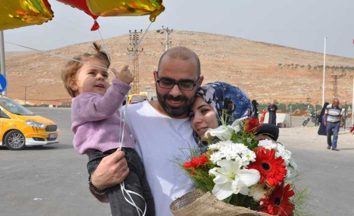 Suriyeli Ahmed Bozar, 2 yıldır görmediği eşi ve kızına Cilvegözü