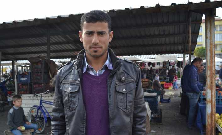 Afyonkarahisar’ın Şuhut ilçesinde yaşayan Suriye uyruklu İbrahim Alisa, pazarda alışveriş