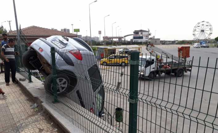 Şanlıurfa’nın Siverek ilçesinde trafik eğitimi alan sürücü adayı, direksiyon hakimiyetini