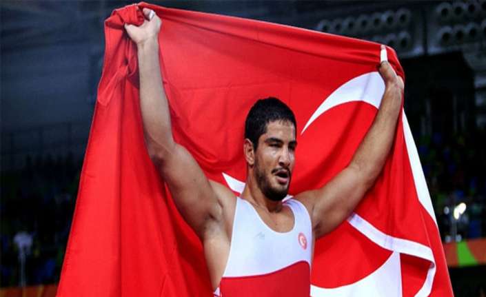 Avrupa, Dünya ve Olimpiyat Şampiyonu güreşçi Taha Akgül kamp çalışması