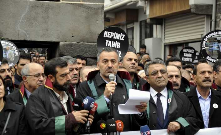 Diyarbakır’ın Sur ilçesindeki Dört Ayaklı Minare önünde düzenlediği basın açıklaması