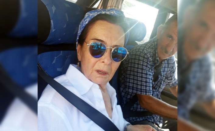 Ünlü sanatçı Fatma Girik, 40 yıllık takıntılı hayranından şikayetçi oldu.