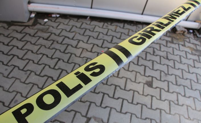 Gaziantep’te bir taksi durağında tartışmaya karışan baba oğul, silahla vurularak
