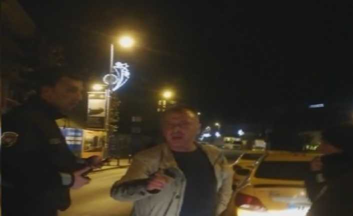 İstanbul Çekmeköy’de iddiaya göre bir taksi şoförü, UBER aracına saldırdı.