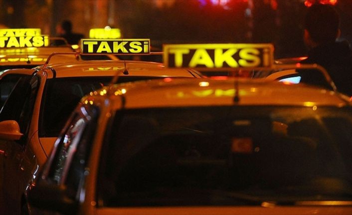 İstanbul Büyükşehir Belediyesi'nce, taksilerin tepe lambalarının teknolojik hale getirilmesi amacıyla