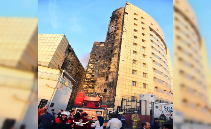 Taksim Eğitim ve Araştırma Hastanesi’nde çıkan yangın ekiplerin yoğun çalışması