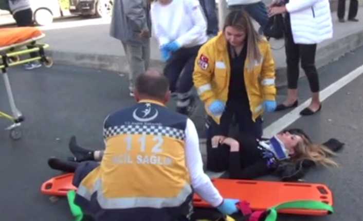 İstanbul Beyoğlu’nda yolun karşısına geçmeye çalışan kadın turiste taksi çarptı.
