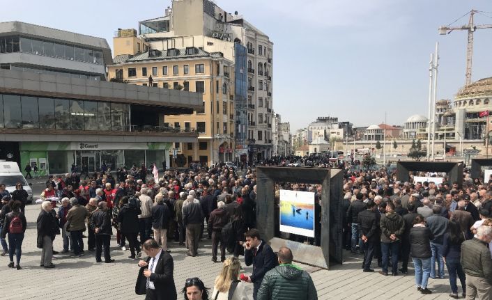 Taksim’de Cumhuriyet Halk Partisi’nin (CHP) oturma eylemi öncesi yoğun güvenlik