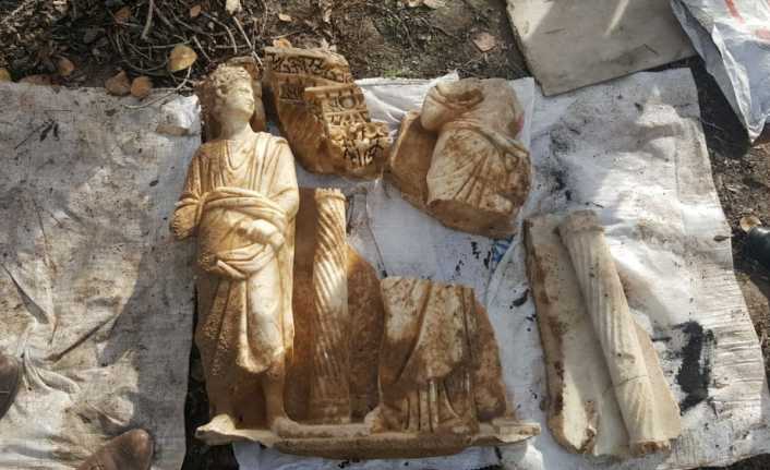 Isparta’da Roma Dönemi’ne ait 1600 yıllık Sidamara lahdinin duvar parçasını