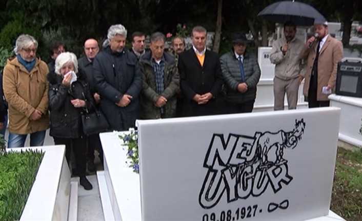 Usta tiyatrocu Nejat Uygur, vefatının 5’inci yıl dönümünde mezarı başında