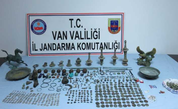 Van’da 629 parça tarihi eser ele geçirildi. 