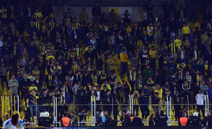 Fenerbahçe’nin Ankaragücü’ne 3-1 mağlup olmasının ardından sarı-lacivertli taraftarlar tribünleri terk