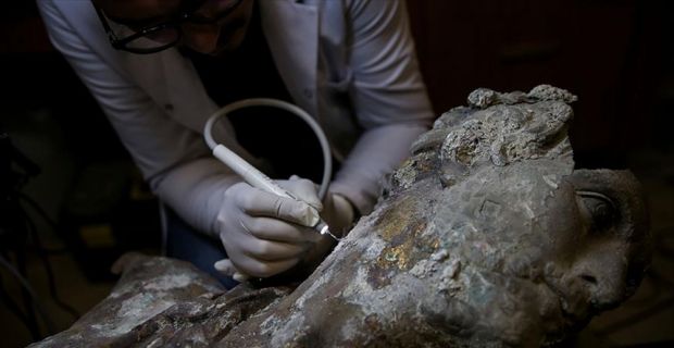 İstanbul'da restoratörler, farklı medeniyetlerin izlerini taşıyan eserlere adeta doktor hassasiyetiyle