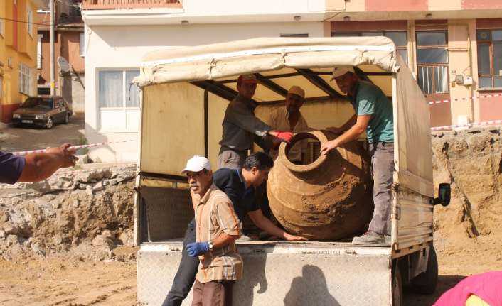 Kastamonu’nun Tosya ilçesinde hafriyat çalışmaları sürdürülen Zobturoğlu Camii’nde temel kazı