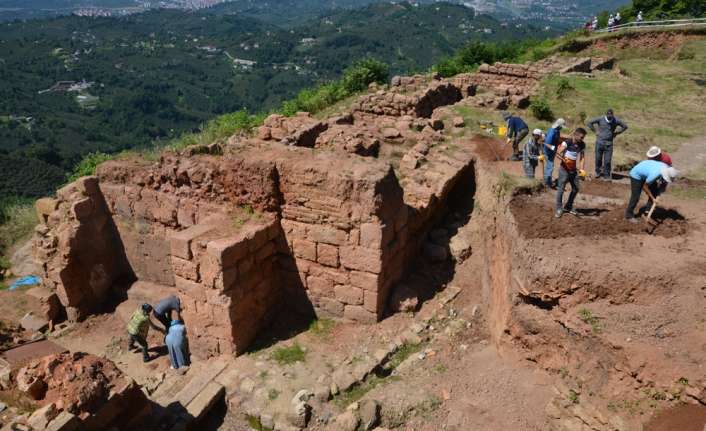 Ordu’da yapılan arkeolojik kazılarda, Türkiye’de tahtında oturan ilk “Ana Tanrıça