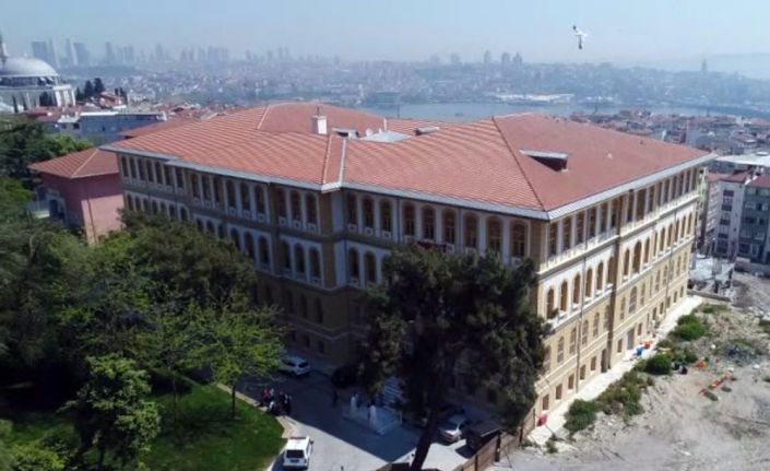 Restorasyonu tamamlanan yaklaşık 150 yıllık binada bugün faaliyet gösteren Fatih