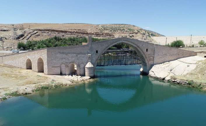 Diyarbakır’ın Silvan ilçesinde 871 yıldır tüm ihtişamı ile ayakta duran