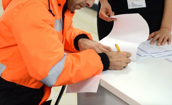 Kamudaki yüz binlerce taşeron işçinin kadroya geçişi için 2 Ocak'ta