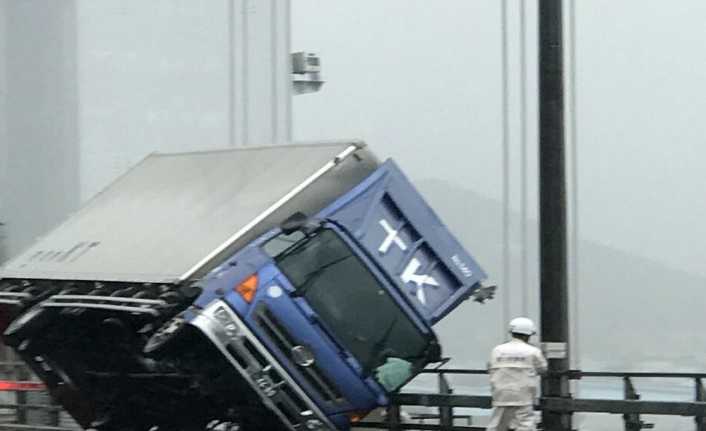 Japonya’da 1993’ten bu yana görülen en güçlü tayfun olduğu açıklanan