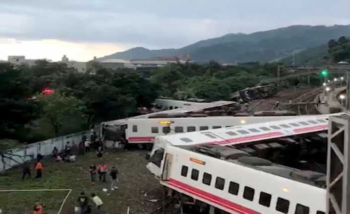 Tayvan’da medyana gelen tren kazasında en az 17 kişinin hayatını